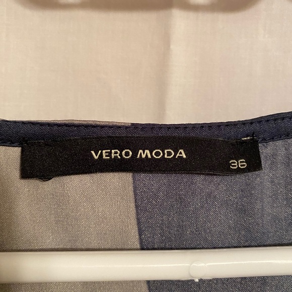 Cap Sleeve Tunic Dress - Picture 7 of 8